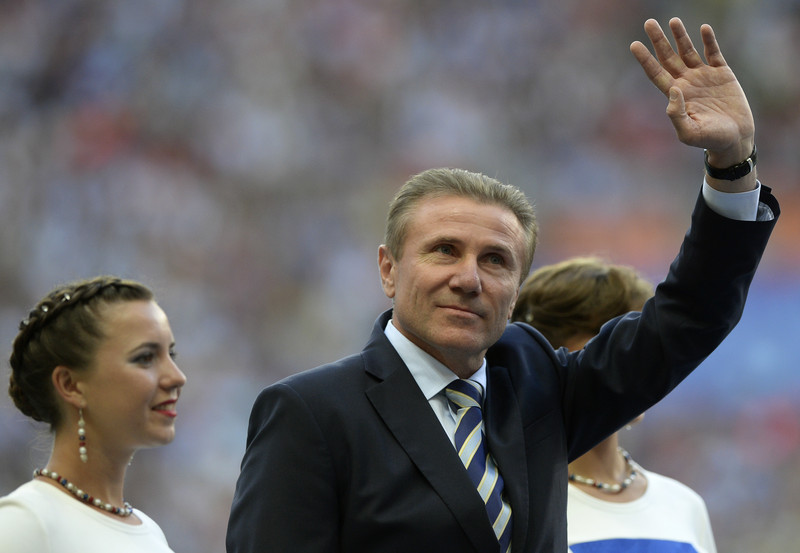 Ukrainian pole vault legend and IAAF vice president Sergey Bubka waves during the medal ceremony for the men's High Jump at the 14th IAAF World Championships at Luzhniki stadium in Moscow, Russia, 16 August 2013.  EPA/CHRISTOPHE KARABA