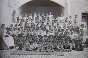 Воспитанники старшего класса Назаретской учительской семинарии ИППО