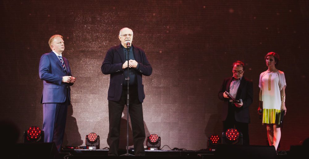 Никита Михалков и Сергей Федотов открывают торжественный вечер, посвященный юбилею РАО