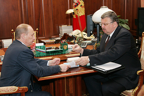 Vladimir_Putin_and_Andrey_Belyaninov_-_18.03.2008