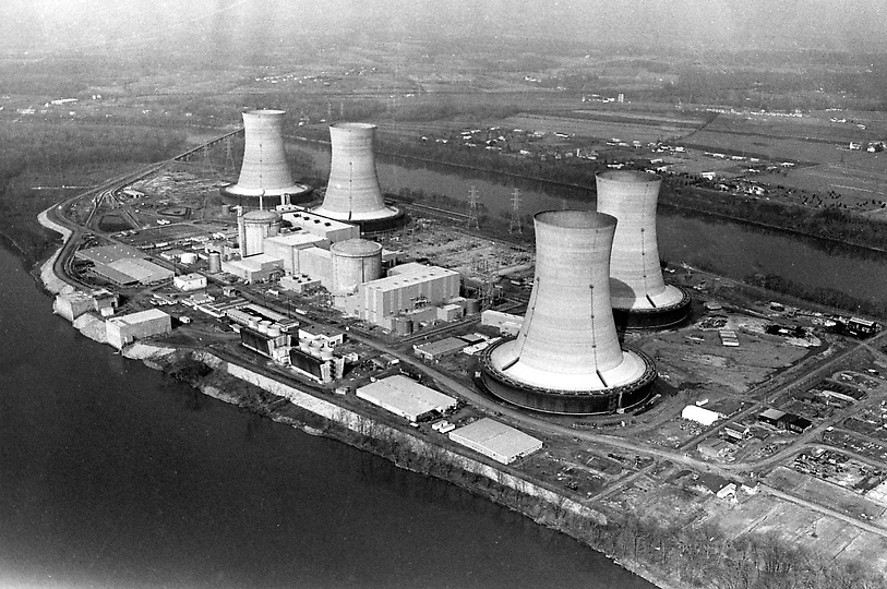 An air view shows the Three Mile Island nuclear power plant near Harrisburg, Pa., March 30, 1979.  The small dome at center is where the now-called "incident" ocured Wednesday.  (AP Photo/Barry Thumma)