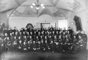 Группа сенаторов в зале заседаний. 1914