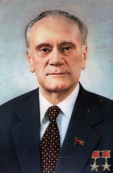 Николай Александрович Тихонов (Фото на сайте Википедия)